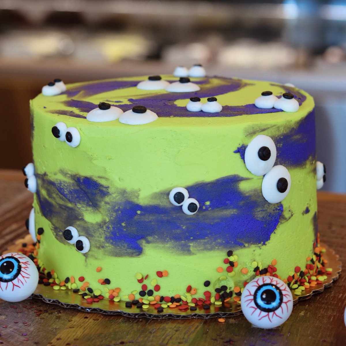 3brothersbakery's tweet image. Which Halloween-inspired cake steals your heart? 💜💚 From neon eyes to classic oranges, these cakes are a treat! 🕷️👁️

#halloweencake #halloween #cake #cakedecorating #cakesofinstagram #halloweenparty #happyhalloween #halloweenfood #halloweendecor #cakedesign