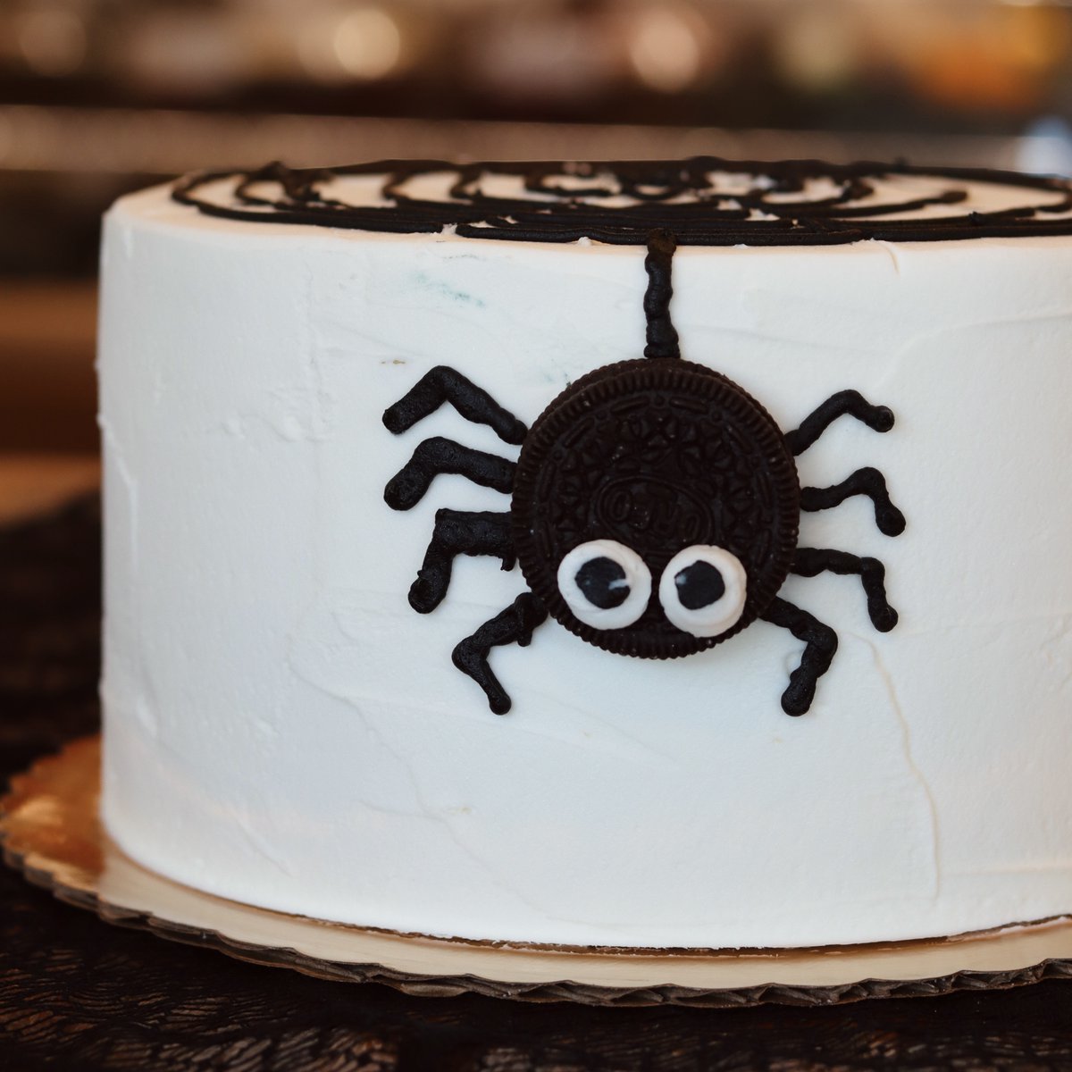 3brothersbakery's tweet image. Which Halloween-inspired cake steals your heart? 💜💚 From neon eyes to classic oranges, these cakes are a treat! 🕷️👁️

#halloweencake #halloween #cake #cakedecorating #cakesofinstagram #halloweenparty #happyhalloween #halloweenfood #halloweendecor #cakedesign