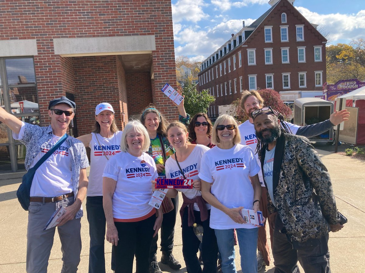 JackmanRadio's tweet photo. Big thanks to everyone who came out for Team Kennedy's attendance at The Laconia Pumpkin Fest. It was a beautiful day to show our support for the only candidate in this race who can bring our country together! #Kennedy24 #NHForKennedy #DeclareYourIndependence #laconiapumpkinfest https://t.co/v1ys2okaDs