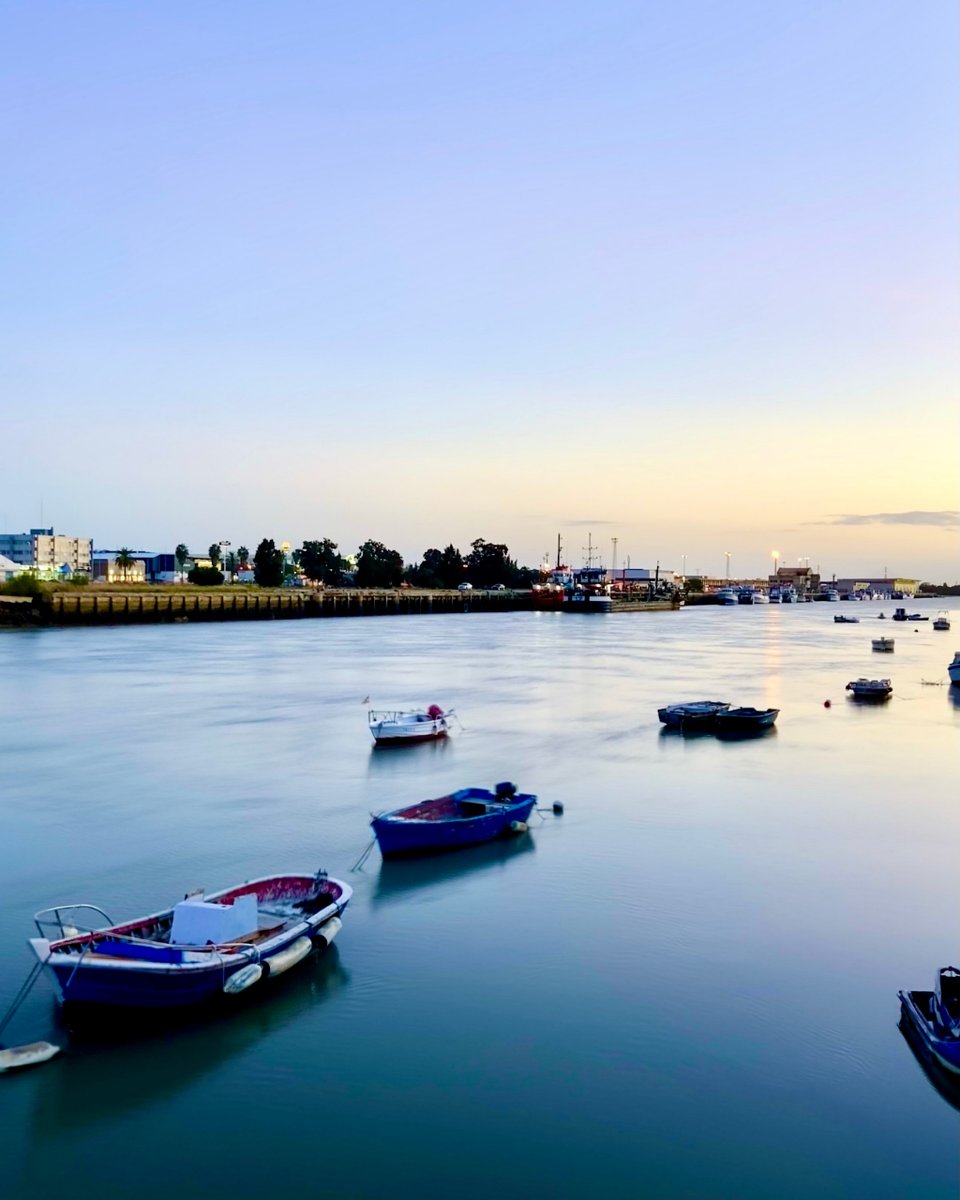 CHuespedes's tweet photo. Bonito #atardecer nos deja hoy el rio #guadalete a pu paso por #elpuertodesantamaria #cadiz https://t.co/yMjPIH4syp