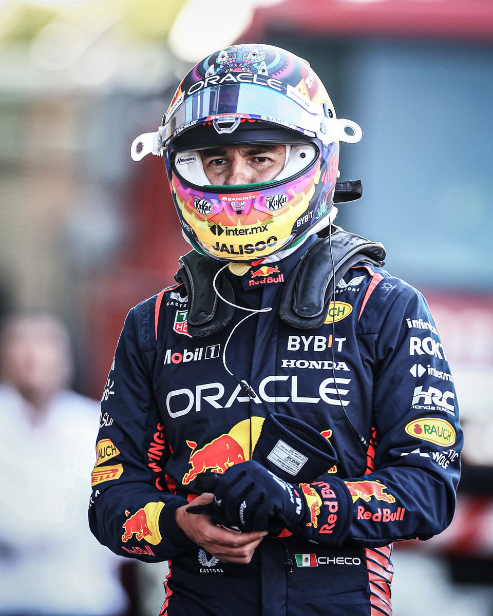 SERGIO PEREZ CRASHES OUT AT TURN 1 IN MEXICO AND IS OUT OF THE RACE! 😲🇲🇽