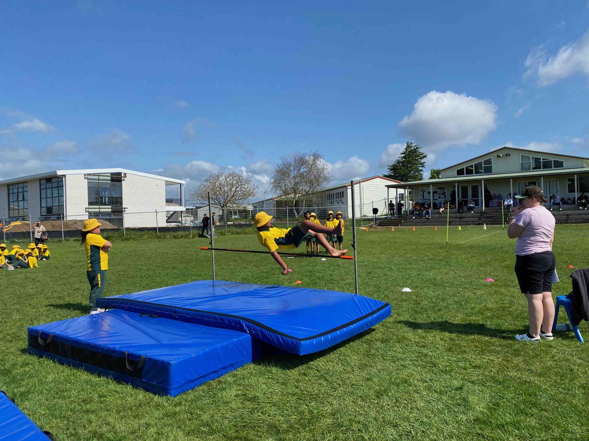 PuhinuiS's tweet photo. Even though the rain came, we still managed to have our awesome annual Athletics day last week!

It was a brilliant day where we got to show off our jumping, leaping, throwing, running, and sprinting skills

Who knows, some of us might be off to the Olympics one day!! 🤔 https://t.co/ebqx2mK32P