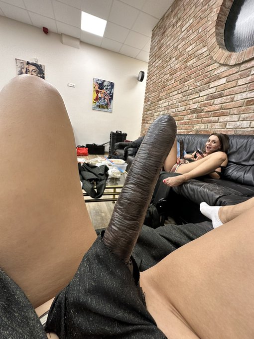 Who has the longer one?   @josephinejxxx https://t.co/ouyCwhDsgF<a class="tags" href="/tag/josephinejxxx">@josephinejxxx</a>