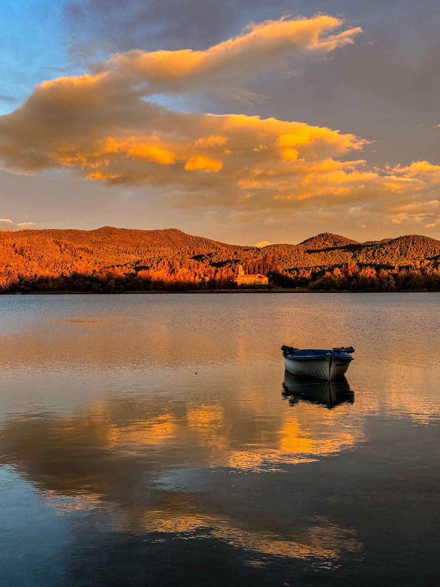 mcostabosch's tweet photo. Estany de Banyoles..És real. https://t.co/Sw8NjtvaIt