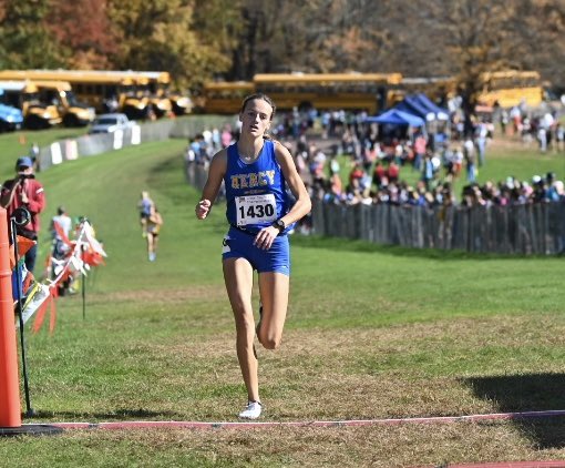 MercyTigers's tweet photo. The 2023 Class M Individual State Champion...

Our very own Sarah Roberts '26 of Mercy Cross Country.

With a time of 20:10 &amp; a 20-second win over Annecy Vlieks of Hand, Roberts led Mercy to the title and became the fifth Mercy runner to ever win state gold.

#MercyProud
#ctxc https://t.co/QeMo1R6Hao
