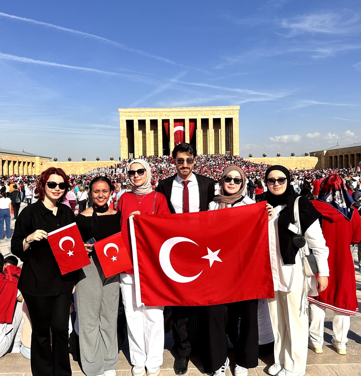 Kurgusal Duruşma Topluluğu olarak Cumhuriyetimizin 100. Yılında Atamızın huzurundayız!🇹🇷🤍