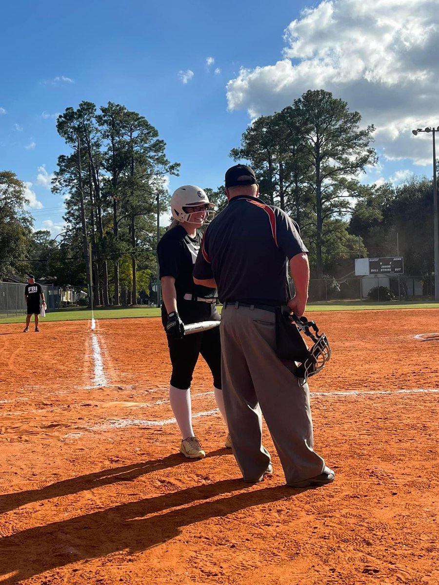 AshlynP1017's tweet image. Great weekend with my @PowermillSports ladies. I went 8 for 11 at the plate with three 💣’s, three doubles, and a couple singles. Some of my favorite videos and photos fro the weekend. @NightHawksSoftb @FloridaHighSB @SoftballDown @bigbendpreps