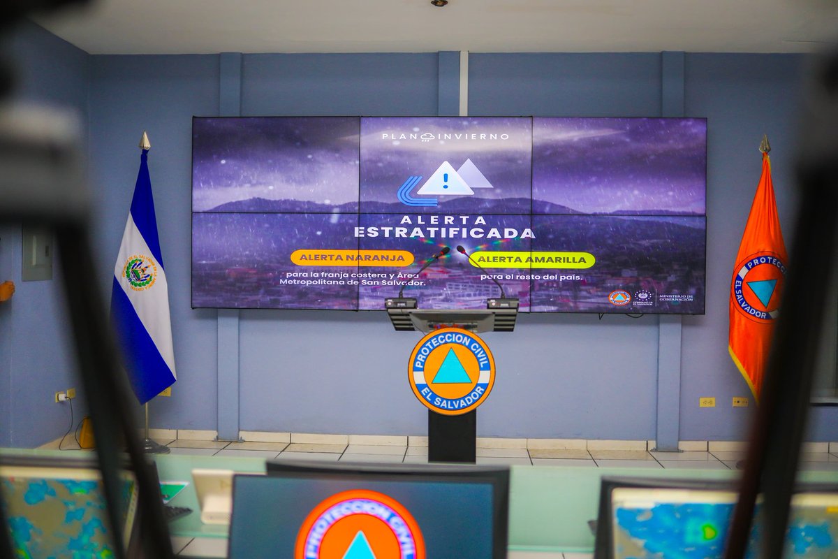PROCIVILSV's tweet photo. Nuestro Ministro y presidente de la Comisión Nacional de Protección Civil @JC_Bidegain junto a funcionarios que integran dicha Comisión, brindarán en conferencia de prensa información sobre la Alerta Estratificada emitida por el acercamiento de la Depresión Tropical 19-E al país. https://t.co/jkuBCPFUJb