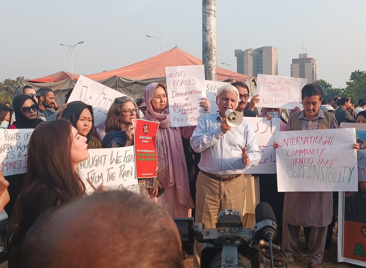 #Pakistanis advocating for #Gaza, please look at what your Govt is doing against #AfghanRefugees . Time to shun this double standard by the Pak Govt., and thanks to Pakistani activists protesting this act. No one leaves their homeland for fun