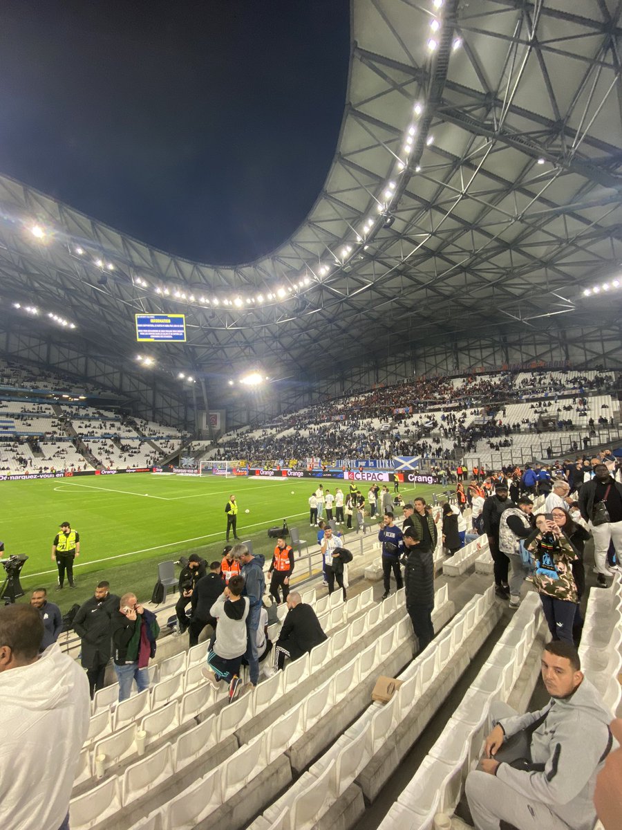 zeityfn_'s tweet photo. déplacement à blanc merci https://t.co/63WDoh3qQO