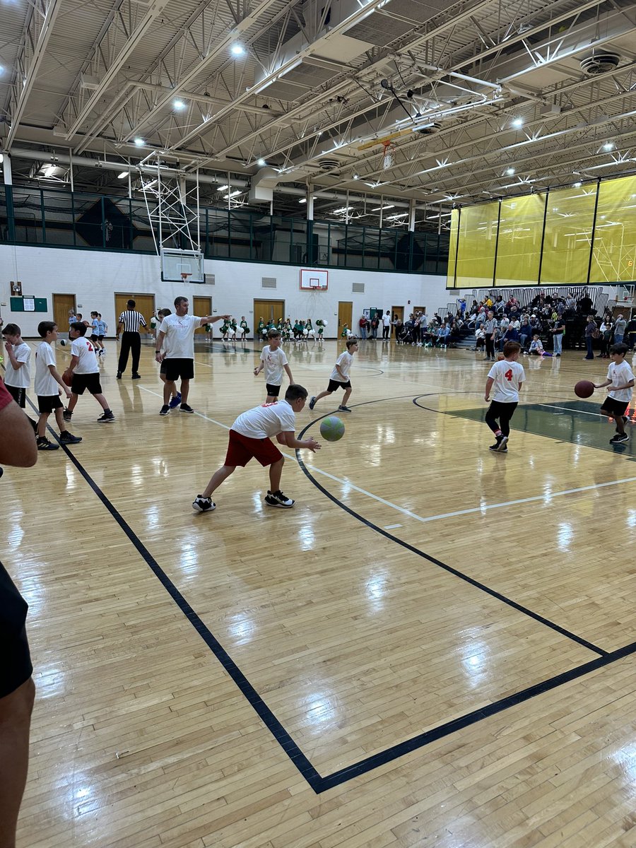 FonsoWhite1's tweet photo. Another day of Mini-League Action.
#FutureHighlanders #WeAreFC @mwtimbs @FCHS_Hoops https://t.co/ebU4X6VOWM