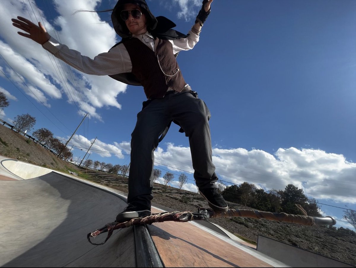 SunlightCosplay's tweet image. Everyone in Yharnam is sick.. and so am I. 

#Bloodborne