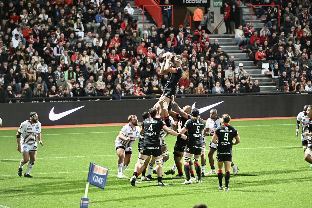 jlmoudenc's tweet photo. C’est le retour du @top14rugby !
Présent au Stade Ernest Wallon pour encourager le @StadeToulousain, à l’occasion du derby de la Garonne face à l’Union Bordeaux-Bègles, et saluer les premiers retours d’internationaux après la Coupe du monde de rugby! 🔴⚫️
#AllezLeStade #RougeEtNoir #STUBB