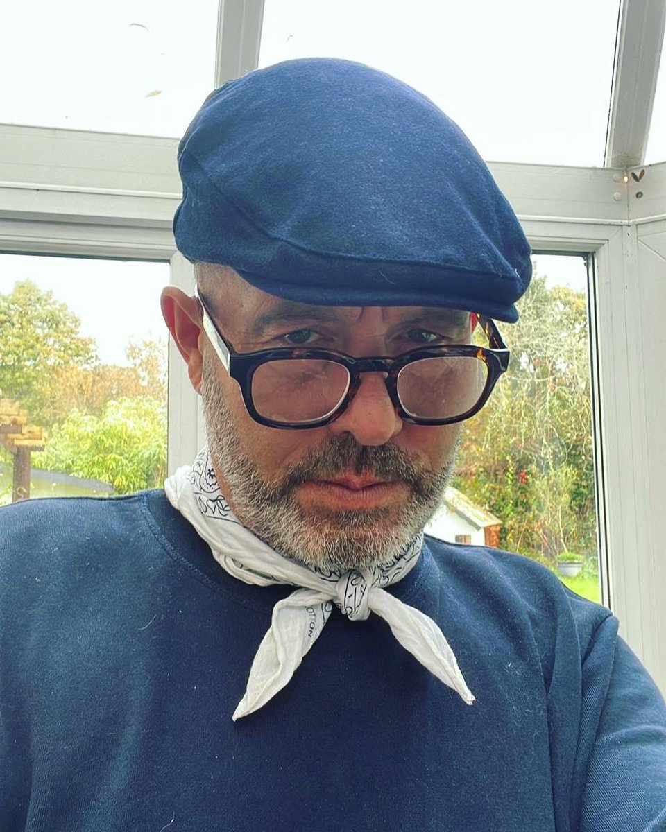 NewsfromBedlam's tweet image. It’s #flatcap #frightnight with a small batch of freshly baked tasty #titfers 
With a circumference of 60cm, they fit me Mrs Big Bonce,they fit @misterwesley2020 .So they’ll fit you. 
Pure wool, quilted black inside except for the navy, chocolate &amp;amp; grey that are lined in cherry…