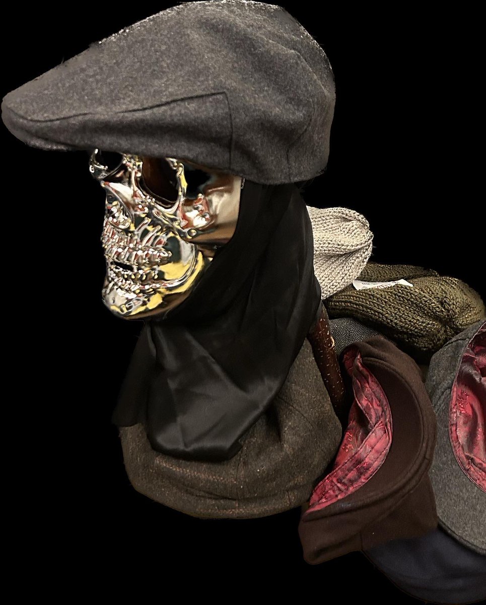 NewsfromBedlam's tweet image. It’s #flatcap #frightnight with a small batch of freshly baked tasty #titfers 
With a circumference of 60cm, they fit me Mrs Big Bonce,they fit @misterwesley2020 .So they’ll fit you. 
Pure wool, quilted black inside except for the navy, chocolate &amp;amp; grey that are lined in cherry…