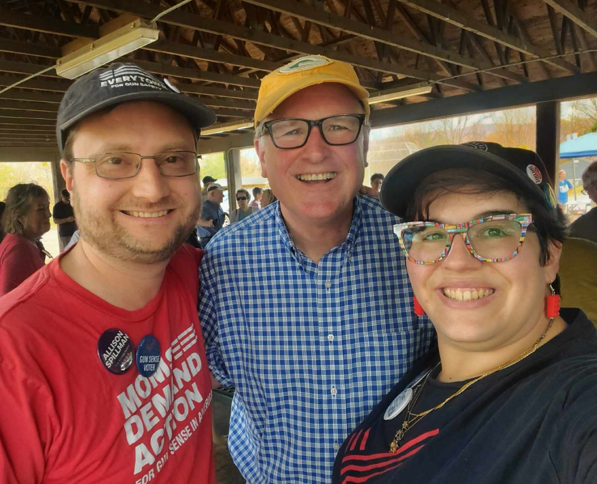 JustCallMeFoxy's tweet photo. We saw a bunch of our @MomsDemand #GunSense candidates at today's canvass launch, including Rebecca Berlin, @CreighDeeds, Allison Spillman &amp; @votemikepruitt! #MomsAreEverywhere #WatchUsWork https://t.co/VabjiQJRI2
