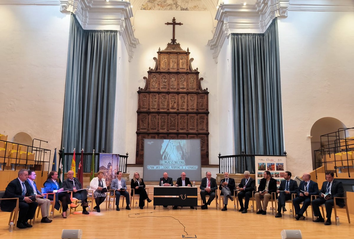 ayto_merida's tweet photo. ✝️ Úbeda cede el testigo a Mérida para la celebración del II Congreso de de Semana Santa y Ciudades Patrimonio en 2024 @GrupoCPHE @congresossyccpp @jcofradiasmerid
Enlace a la noticia 👉 https://t.co/magiMdzg7j https://t.co/uOlJ2e66Dt