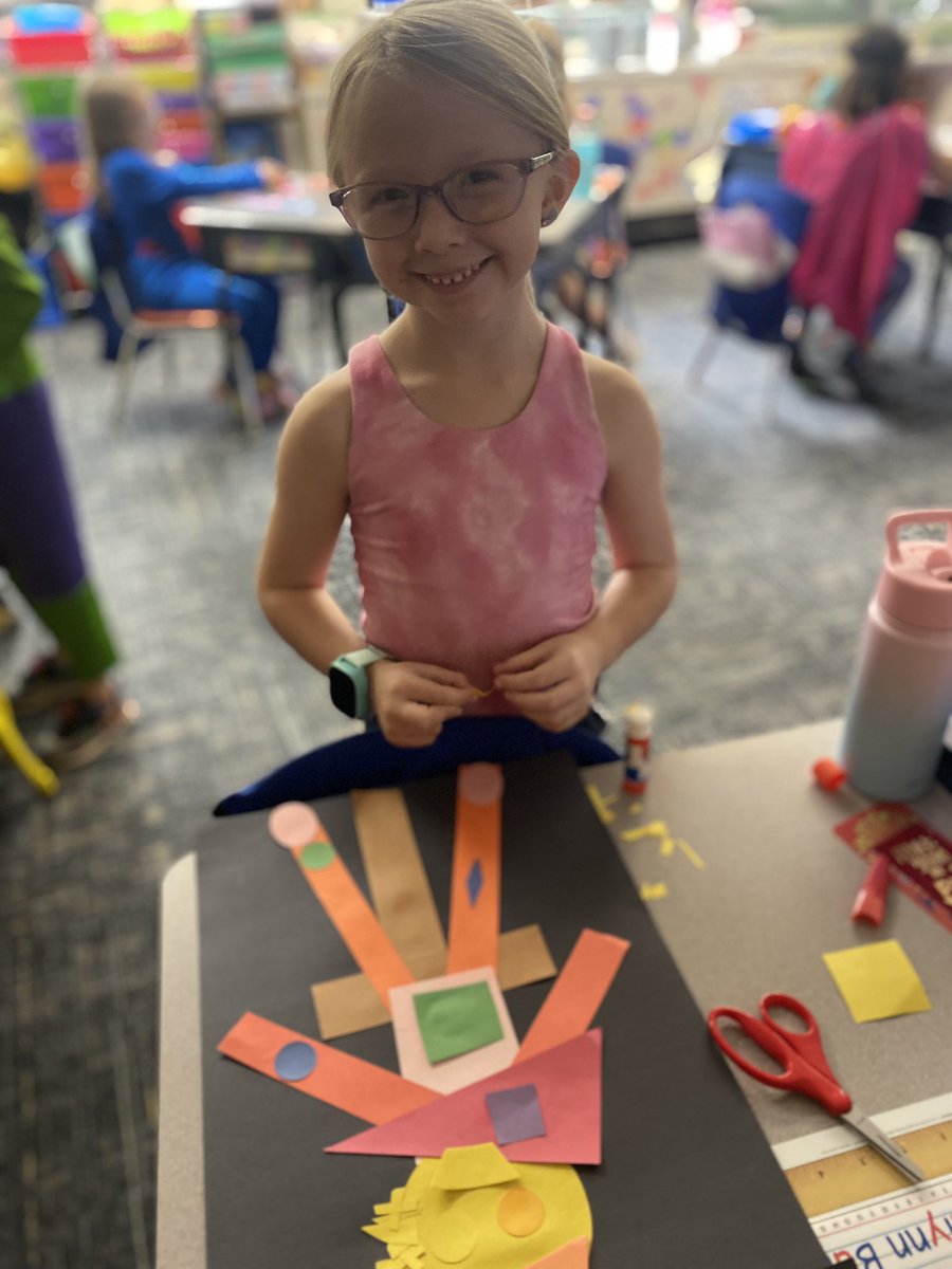 Emerson1stGrade's tweet photo. Geometric scarecrows! https://t.co/5lruI0jW2E