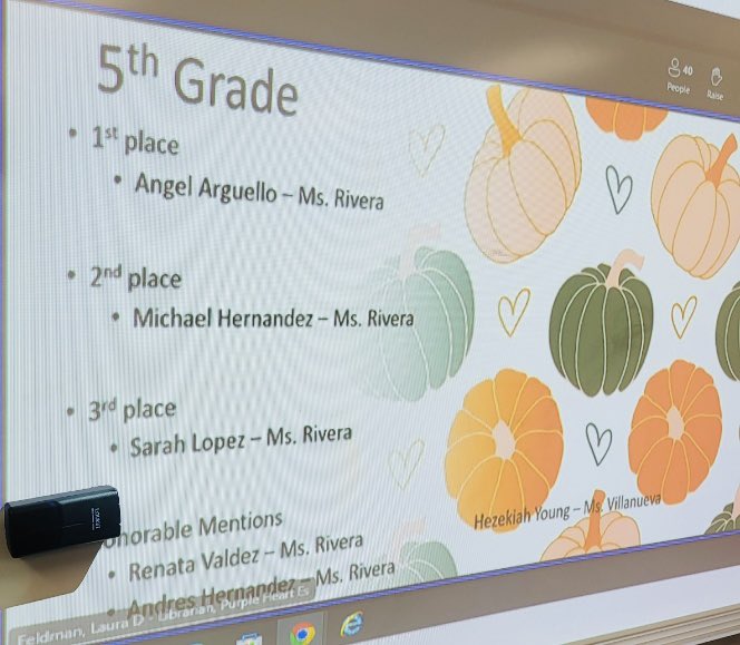 Spook-tacular job heroes! 🥳

Congratulations to the winners of the pumpkin decorating contest 🎃🏅

Missing in the picture: First place 🥇: Ángel Argüello 

Thank you <a href="/LFeldman_PHES/">Laura Feldman</a> for the goodies and the book!! 📚