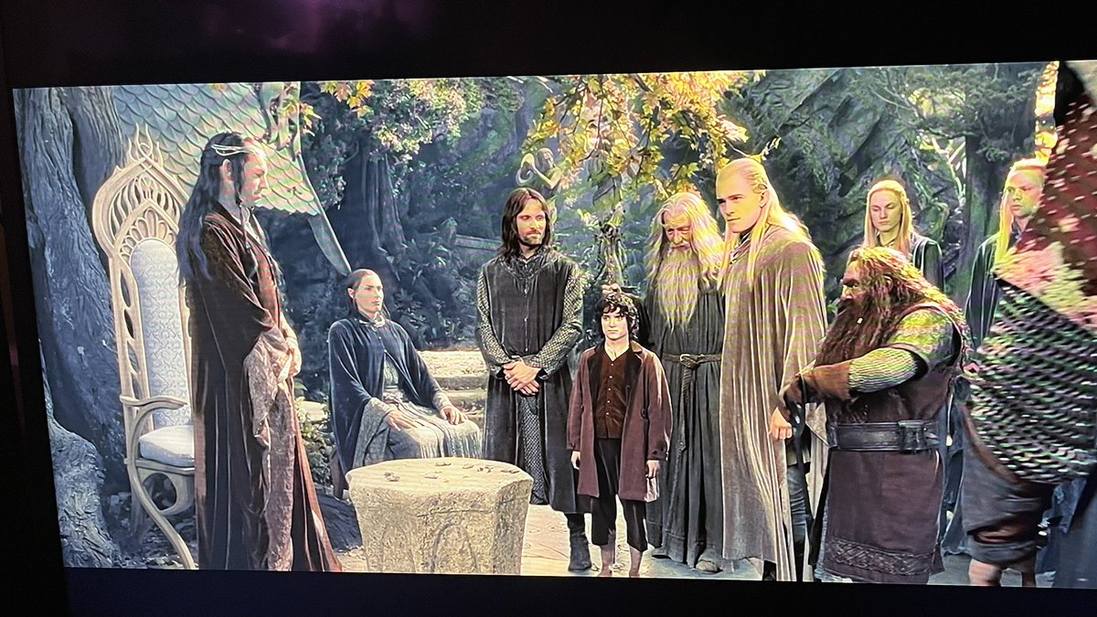 Watched #LOTR with the gang this weekend. @lauramcw reckons this is like me with my ward round. Cheeky #orthotwitter #verticallychallenged #true