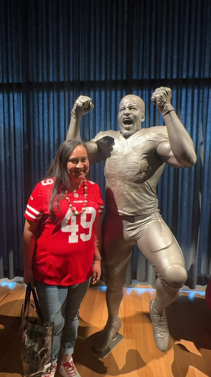 symarti81's tweet photo. Birthday pic with @PatrickWillis52 ! Go niners #niners #sfvscin #myguy https://t.co/SEqZA97krO