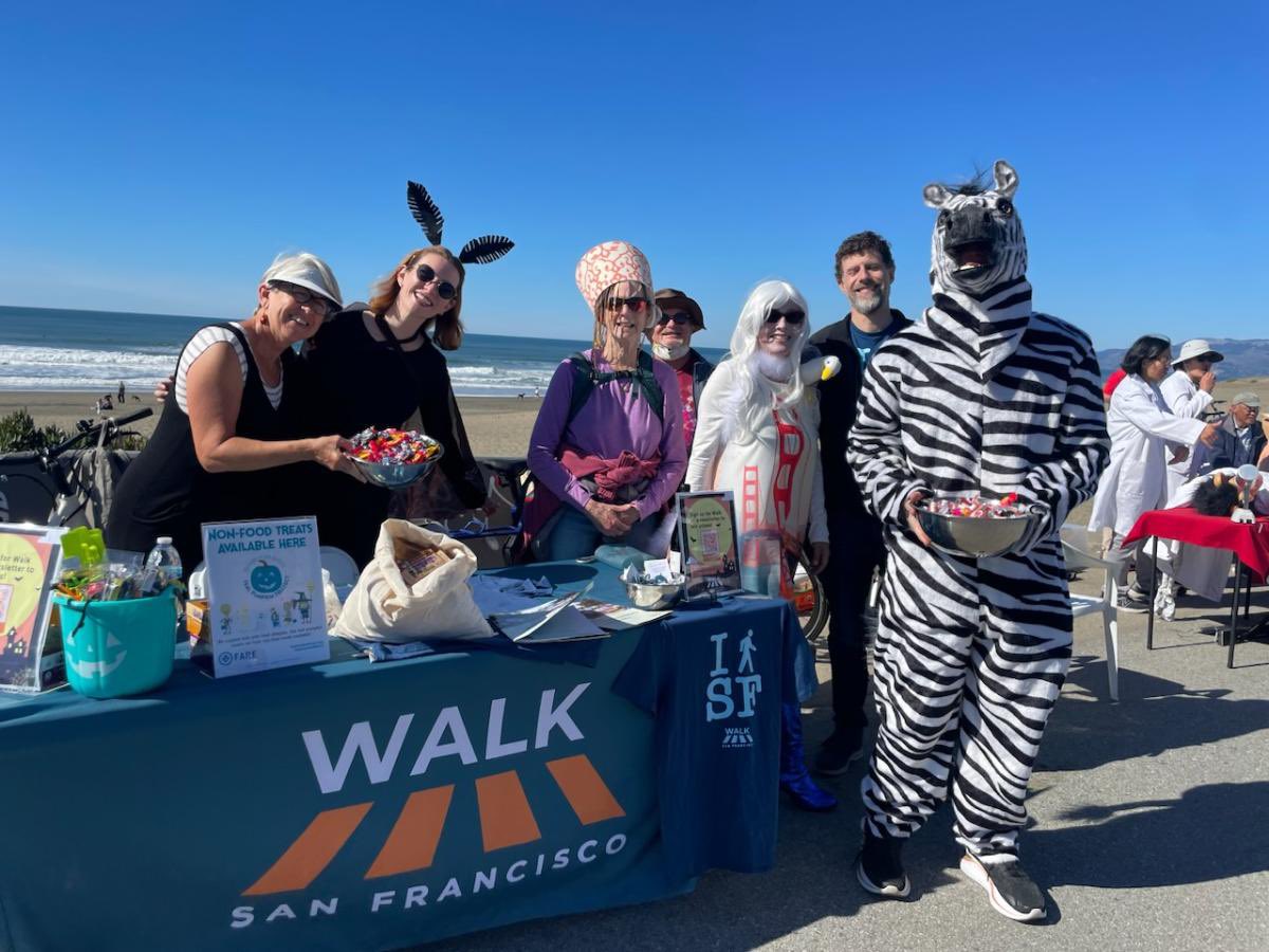 walksf's tweet photo. Hello, trick or treaters!🎃
Come get some spooky & fun surprises at our table near Noriega on the @GreatHwyPark until 4pm!
👻🦓
#iwalksf #itrickortreatsf https://t.co/MfdHmLc7IA