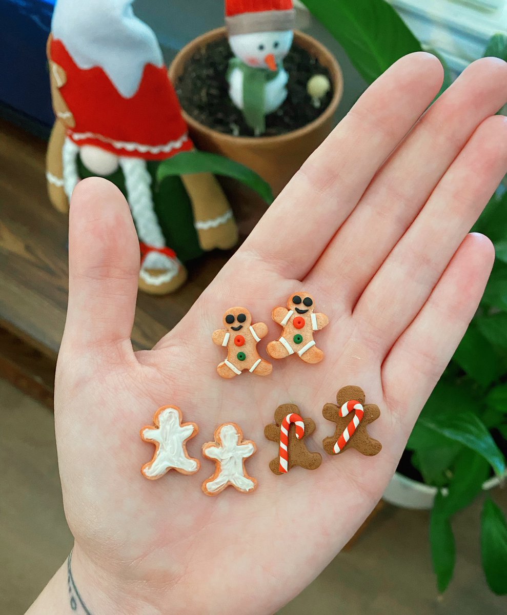 kyaabaird's tweet image. The cutest little gingerbread men!!
Studs will be available on 11/3 @ 2pm cst ❤️✨