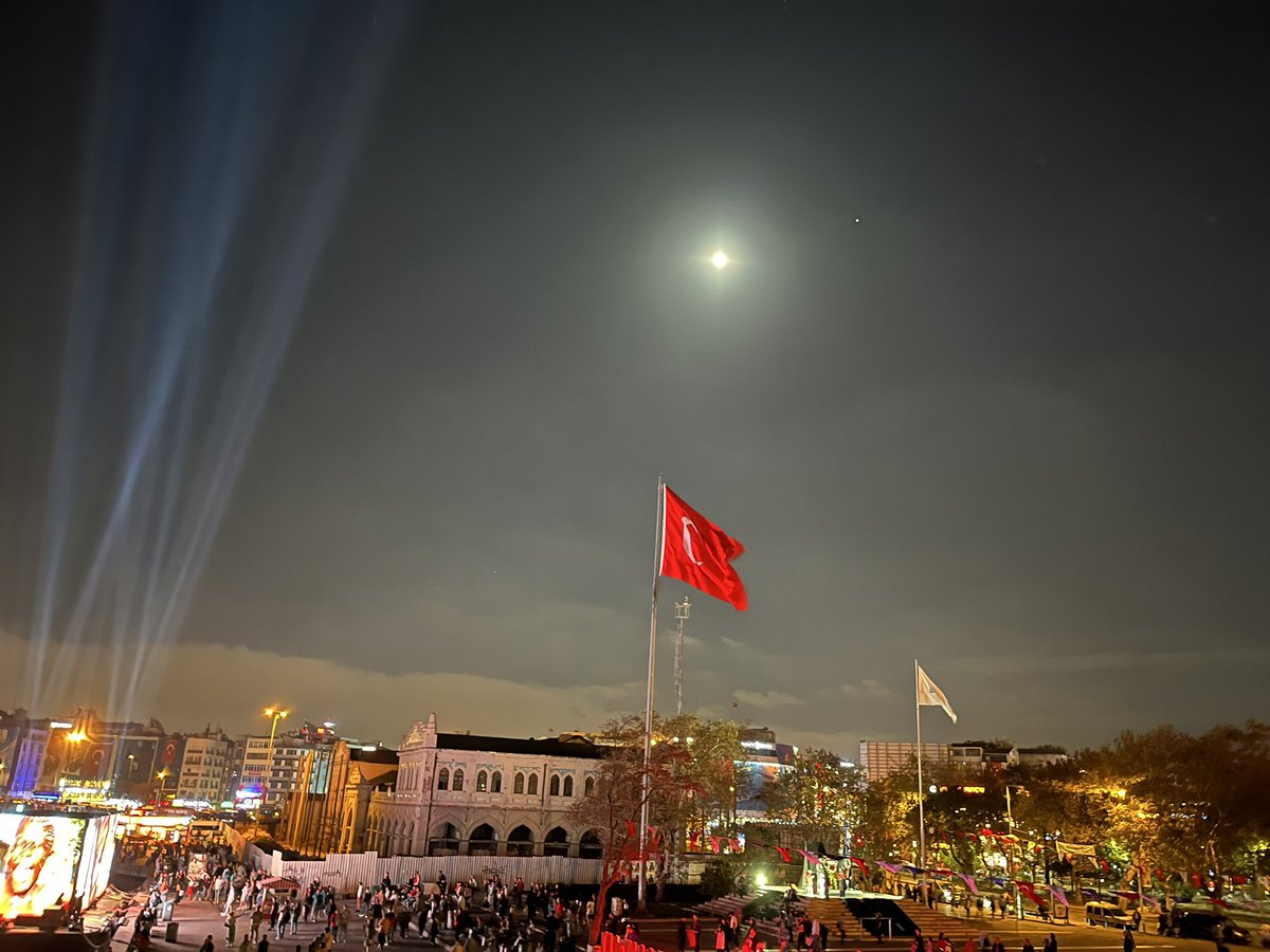 aeaydnn's tweet photo. Şöyle iki tane duvar kağıdı bırakıyorum size Cumhuriyetin 100. Yılına özel…
Güle güle kullanın. Nice 1♾️’lere #YüzyılınKutlaması https://t.co/e1ZBtIOmov