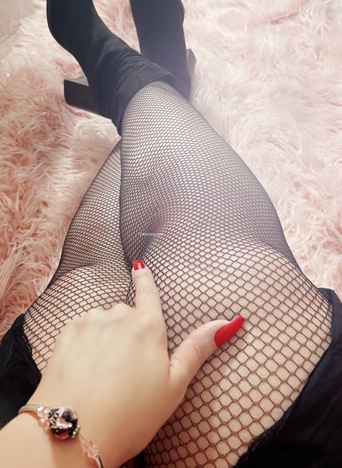 Sexy talking to you, tall heels, fishnets, and more! New video on my ph page now 💕 https://t.co/HWNX