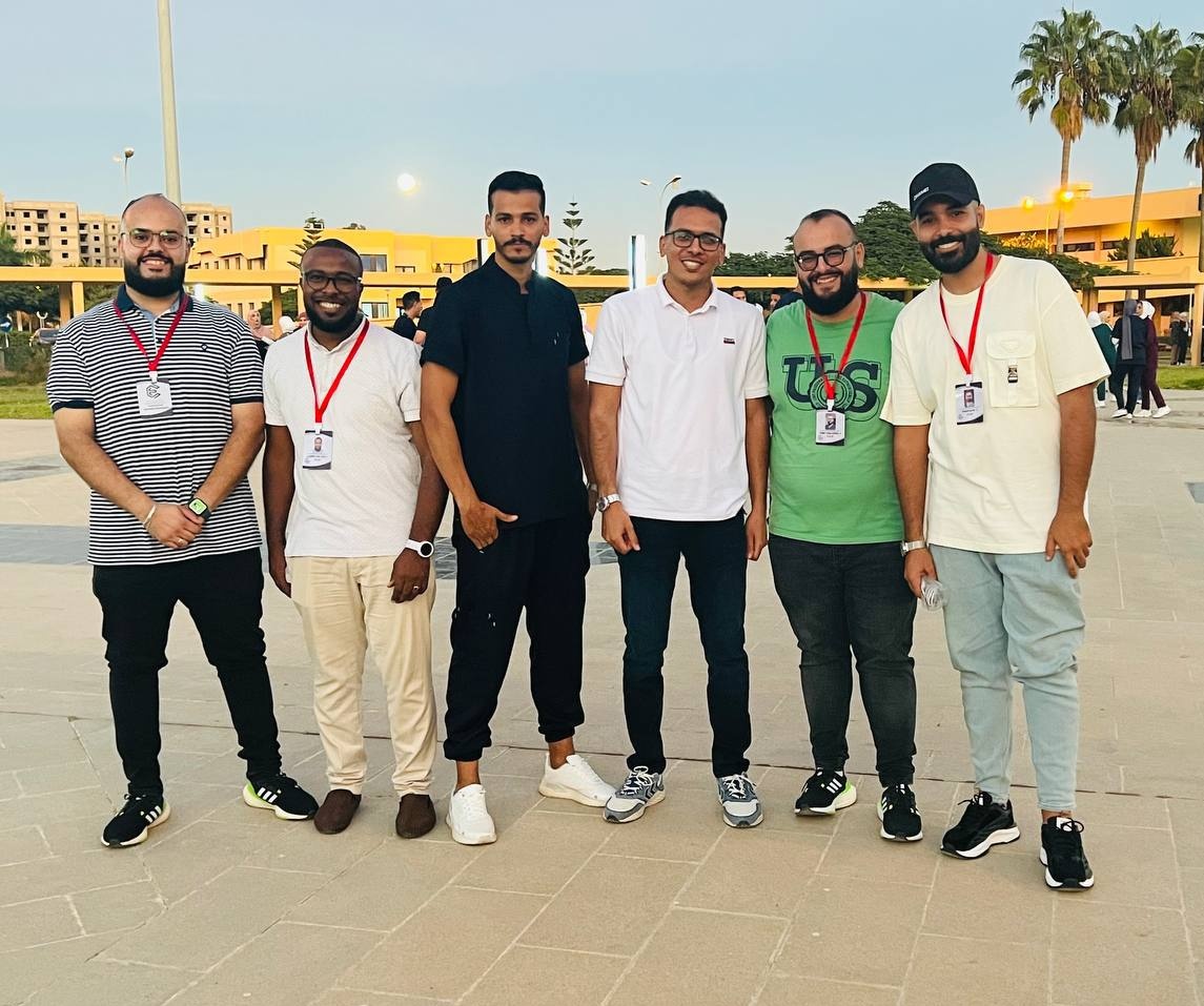 hajrasnm's tweet photo. الشغل والمجهود يالي داروه الشباب حاجة 🤝🏻
والصورة هذي والقدعان يالي فيها حاجة أخرئ ربي ايدوم الود والمعزة ياخوتي ♥️
@LyEventa
#الدفعة_45_طب_بشري_بنغازي
#EventaBatch45 https://t.co/ReMHRDNMov