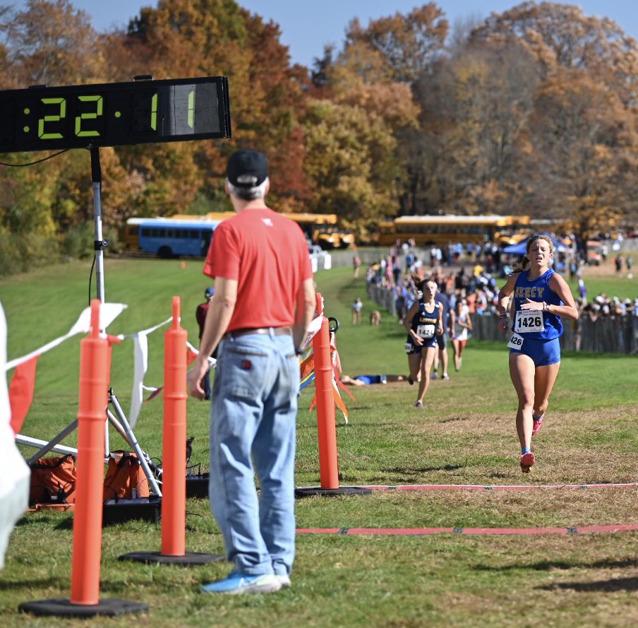 MercyTigers's tweet photo. A Wave of Mercy Blue.

🏆 First State Title since 1993 &amp; 4th overall 🏆

Here’s how:

🥇: Sarah Roberts ’26
4️⃣: Clara Romero '25
9️⃣: Caroline Phillips '25
1️⃣2️⃣: Calista Nephew '26
1️⃣3️⃣: Eliana Fraschilla '24
1️⃣7️⃣: Chloe Gaboury '25 
1️⃣9️⃣: Beatrice Perrault '26

#MercyProud
#ctxc https://t.co/dE3Sa7yZPz