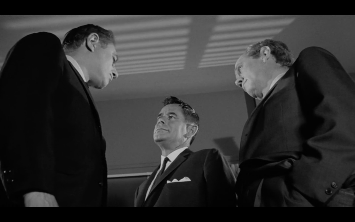 NoirAlleyAtNoon's tweet photo. Dramatic framing with shadow from blinds. #DarknessAtNoon #ExperimentInTerror #NoirAlley https://t.co/Eo72oxMbh9