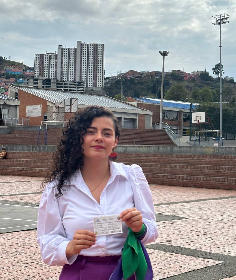 Con amor y fuerza ejerci mi derecho al voto desde el Suroriente de Bogotá y creemos que podemos llegar a transformar las instituciones sin abandonar nuestros barrios. 

Nuestra apuesta es por una Concejalía Feminista 💜, Popular y Colectiva al servicio de nuestros territorios.