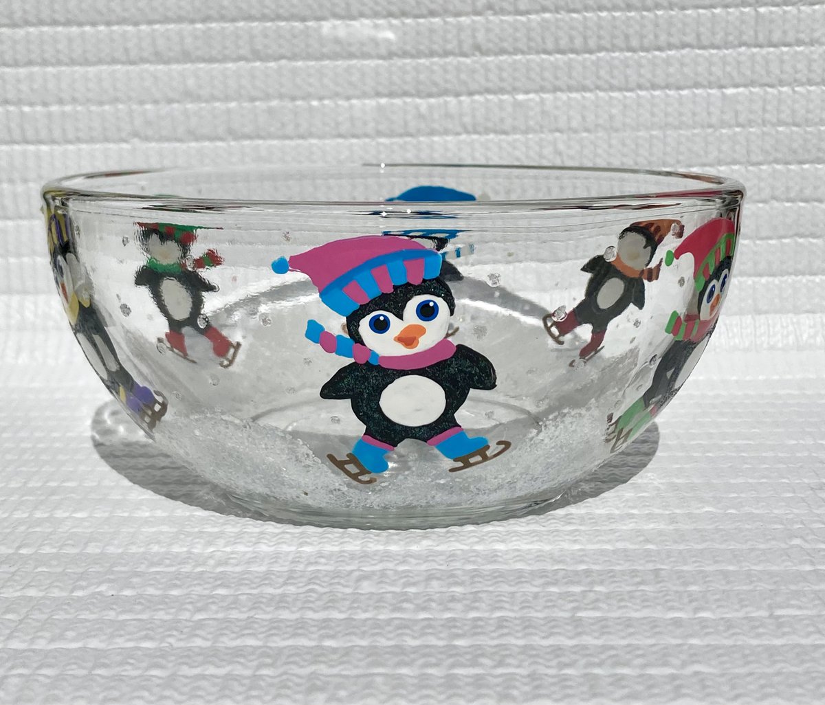 Skating penguins etsy.com/listing/158469… #candydish #skatingpenguins #ChristmasGiftidea #SMILEtt23 #Christmas2023 #homedecor #christmasdecor #holidaydecoration #CraftBizParty
