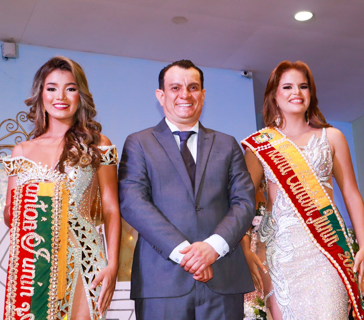 Compartimos una hermosa velada en la ceremonia de proclamación de nuestras soberanas para el periodo 2023-2024. 
La noche estuvo acompañada de excelentes artistas que nos deleitaron con bailes y serenatas para las nuevas Reinas del Cantón Junín. 
#71AñosDeHistoria 💛💚❤️