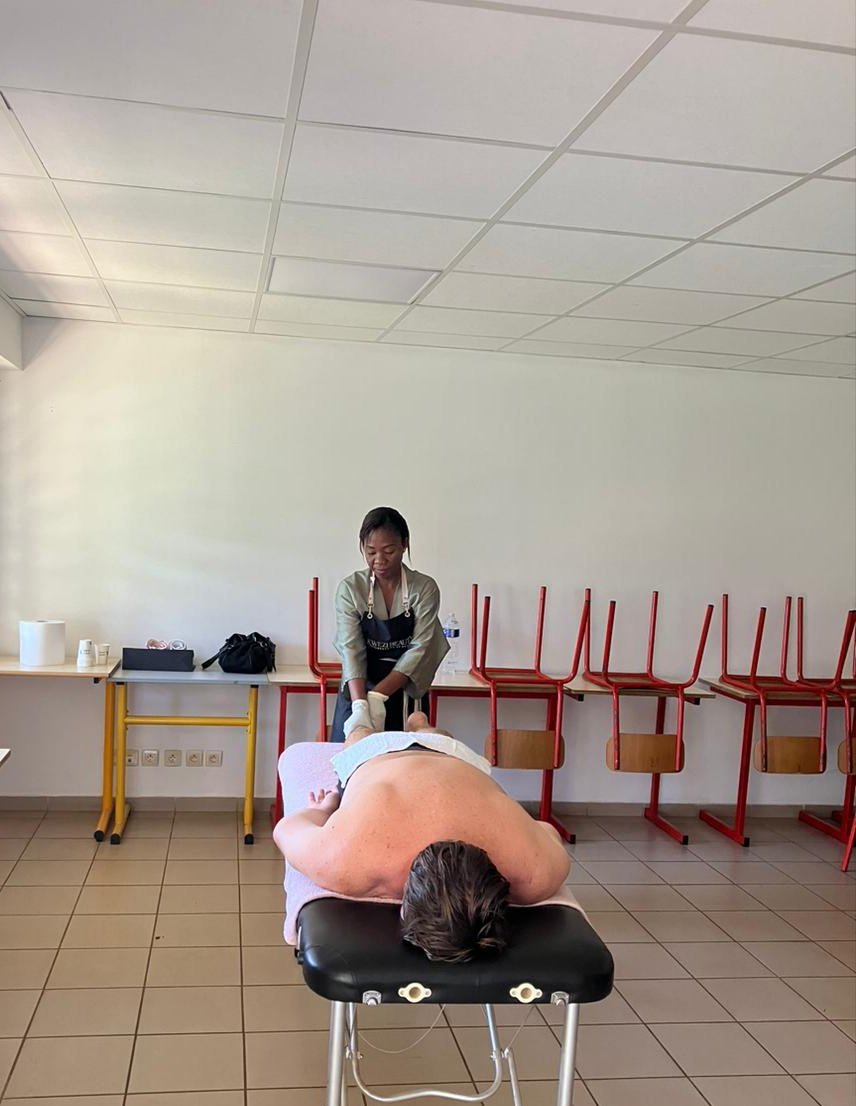 hadidja_mbae's tweet photo. 🌟 Semaine de la Qualité de Vie au Travail @ac_mayotte 🌟
Le Rectorat et la MGEN unissent leurs forces pour promouvoir le bien-être au travail. Au programme : massage, pilates, gestion des TMS, prévention des RPS, sophrologie et yoga. Et pour finir en beauté, une zumba Party. https://t.co/1nUYfoUNis