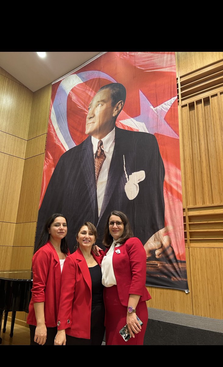 basak_tunc35's tweet photo. YAŞASIN CUMHURİYET🇹🇷🇹🇷 @AcibademDoga https://t.co/CJHvy2gKls
