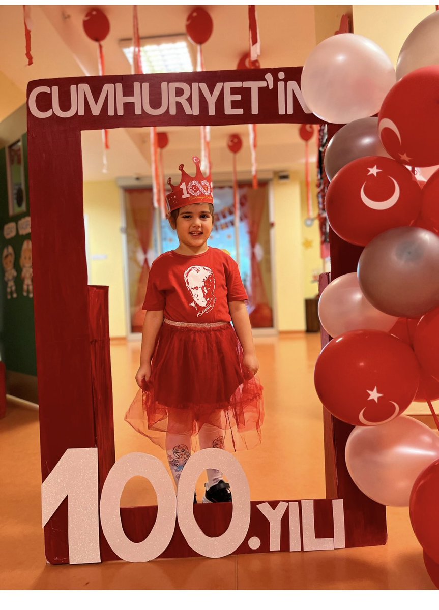 basak_tunc35's tweet photo. YAŞASIN CUMHURİYET🇹🇷🇹🇷 @AcibademDoga https://t.co/CJHvy2gKls