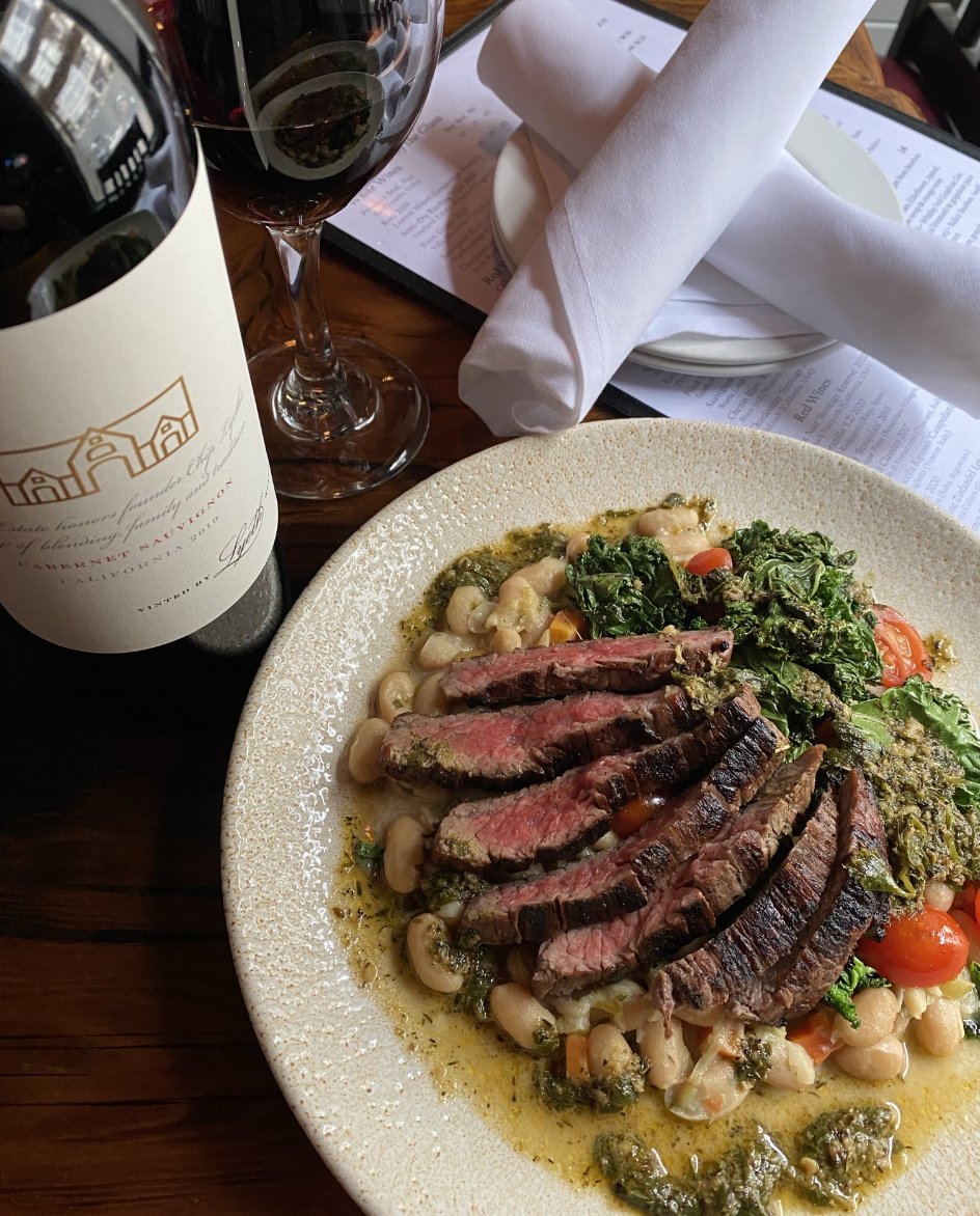 Grilled Flank Steak + a glass of wine = perfect dinner!

We've got all your Paradiso favourites ready for you to enjoy!
Open until 9pm for dine-in and takeout.

*Wine availability varies by location. We rotate our wines regularly*

#BurlOn #DTOakville #ParadisoFresh