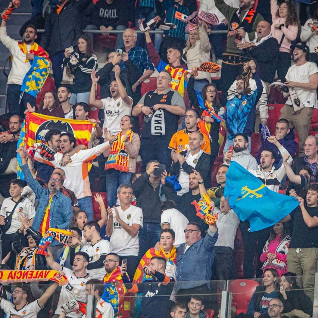 RubenBaraja's tweet photo. Una pena que se escapara una victoria de prestigio en un estadio muy complicado. El equipo fue valiente e hizo muchas cosas bien. A pensar en la Copa, seguimos JUNTOS. 
AMUNT! 🖤🤍 https://t.co/mhiGnvjbWr