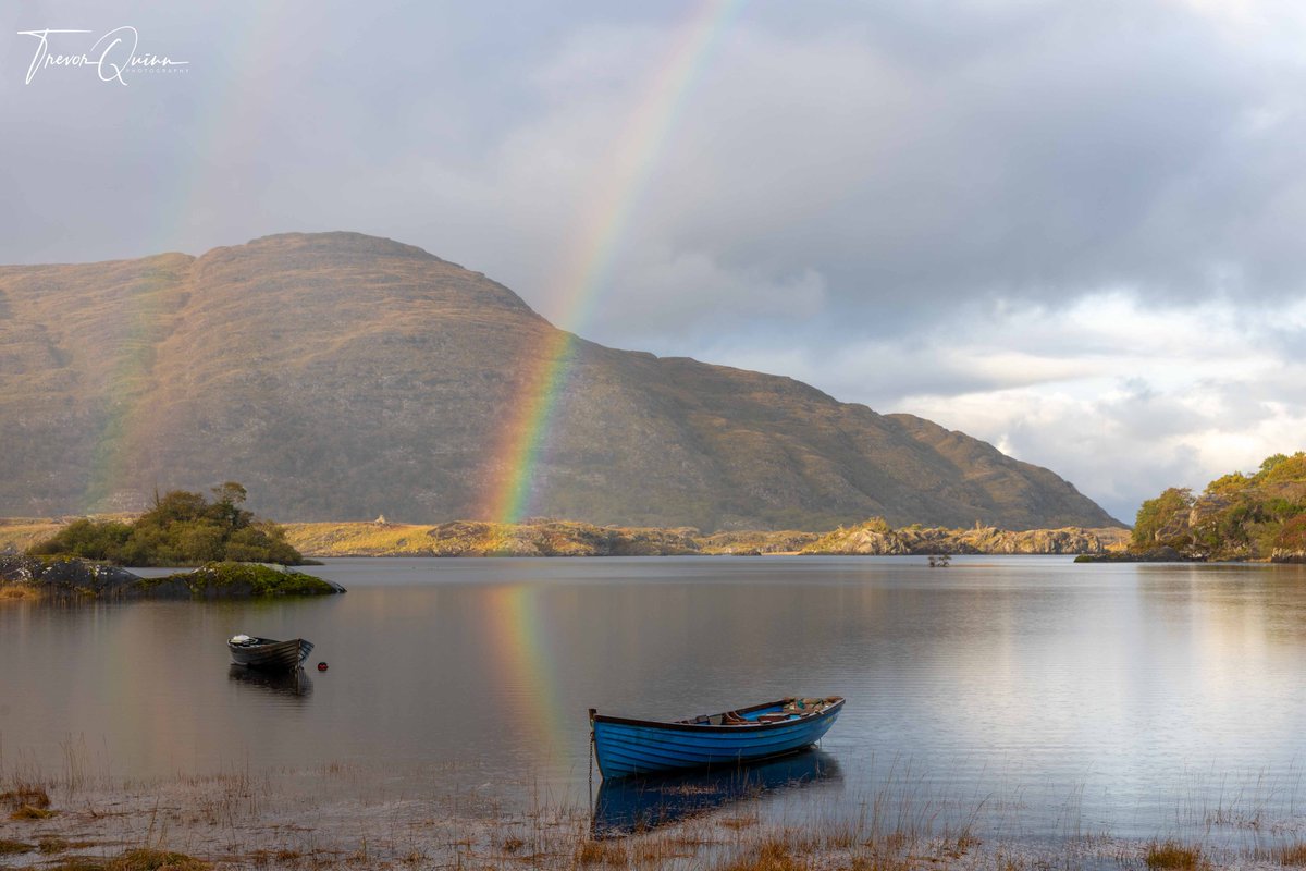 A rainbow in a shower just before sunset, Bula Bay, Upper Lake, Killarney. I was hiding under a tree trying to keep the camera dry 📷
#upperlakekillarney #killarney #kerry #rainbow #boats #lakes #vmweather <a href="/deric_tv/">Deric</a> <a href="/barrabest/">Barra Best</a> <a href="/StormHour/">#StormHour</a> @PictureIreland