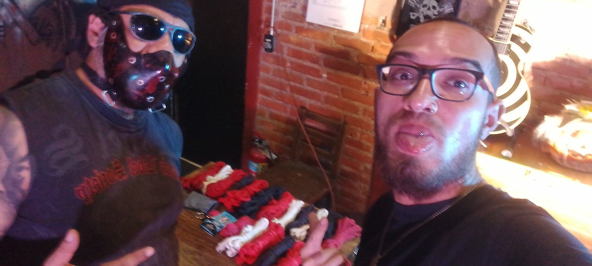 imperumexxx's tweet photo. Ya a punto de empezar 
@ArleKing69 
#elverdugo
#7seins
#sinners
#BDSM https://t.co/dwPyxhVrvt