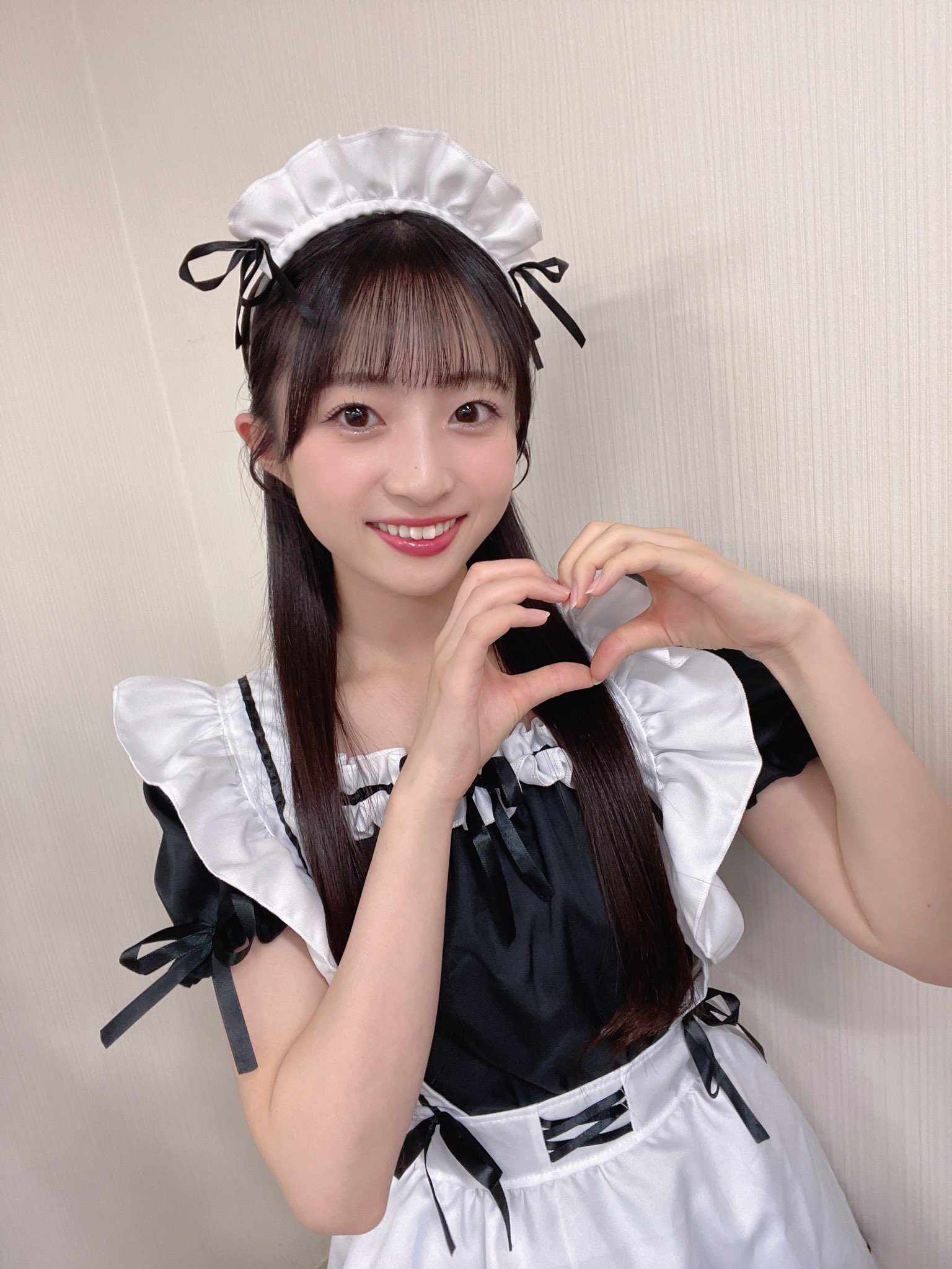 ユ*ン様 秋山由奈 直筆サイン入り タペストリー AKB48 Officialスクラッチ A賞サイン入りタペストリー秋山 由奈