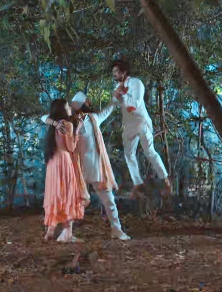 sritama23's tweet photo. ASB On Fire 🔥🔥🔥💥💥💥 Angad's rage, his stares, roars at Rumi 💥💥💥 the way he just explored n lifted Rumi n threw him twice it was so mind blowing to watch 💥💥💥🤩🤩🤩 an absolute blockbuster performance by #VijayendraKumeria @veejay_k 👏👏👏 #TeriMeriDoriyaann @StarPlus https://t.co/GeXK5R2c6E