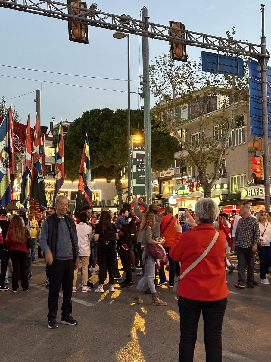 Seninle şöyle olabilirdik… çok tatlılardı🥹🥹🥹🥹 #29EkimCumhiyetBayramı  #100YASINDA