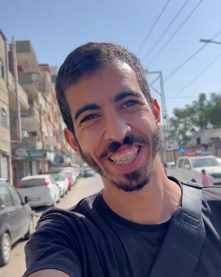"شريت بنطلون وبلوزة لغيّر عشان لبسي اتملى دم ، بدي أغير وأحلق وأظبط حالي عشان لما نستشـهد نستشـهد واحنا حلوين"

- صالح ، غـرْة 
29 أكتوبر 2023