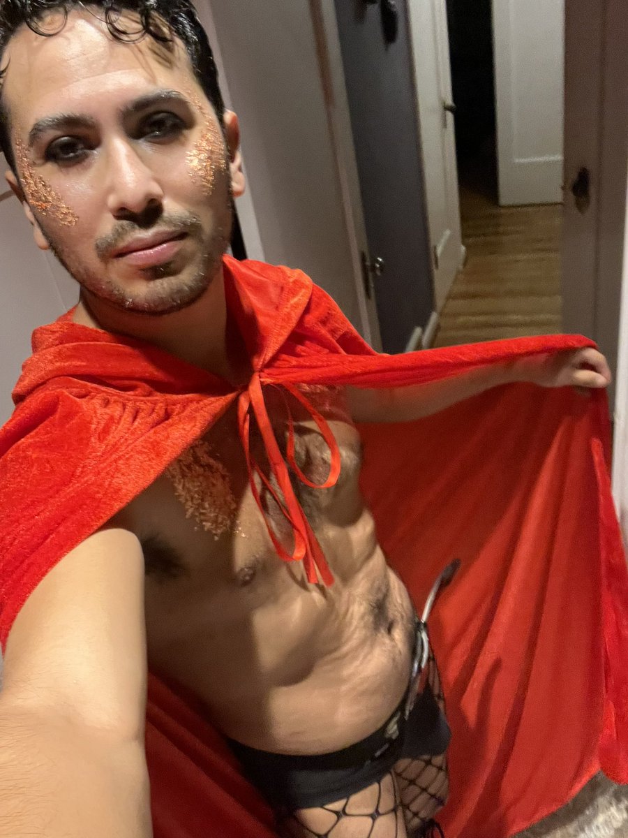 JaredEliCastro's tweet photo. Happy Halloween! I was getting ready for a party as little red riding hoe. The party was AWESOME! https://t.co/v6SK0KpZGP