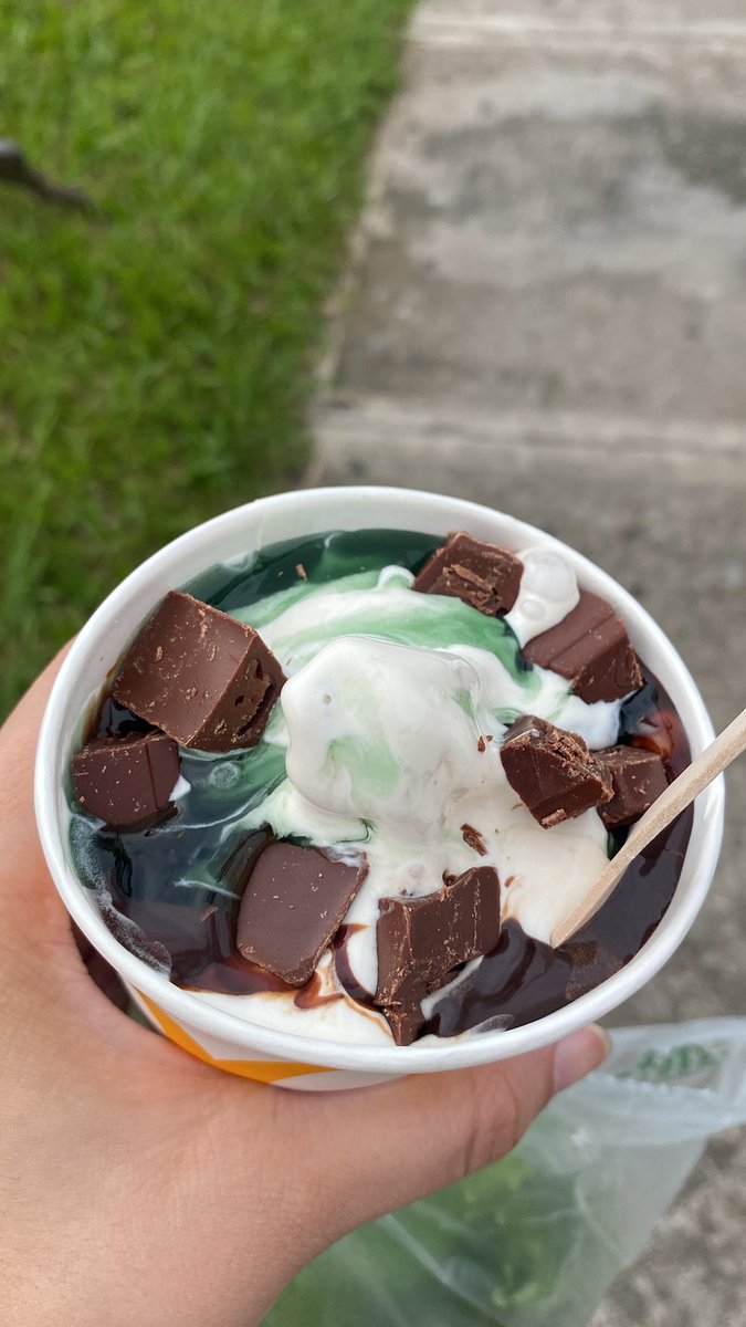 La raza fuerte comemos chocomenta
