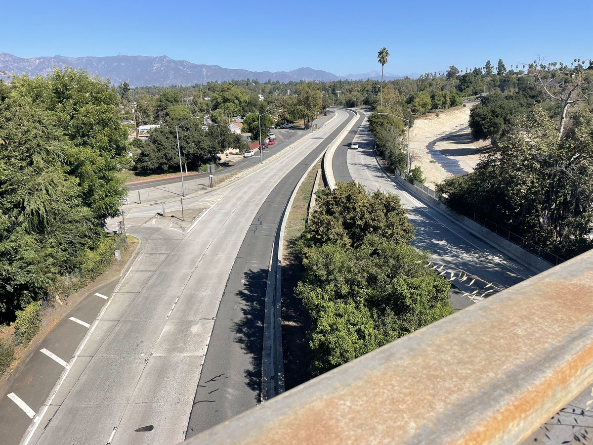 the I-110 early this am during arroyofest, when it was closed to cars but open to all on foot, bike, scooter, skates

vs

the same fwy 2 hours after it was opened to vehicular traffic.

if sunday car traffic is this light, why can't we walk and ride it more often? <a href="/bikinginla/">BikinginLA (same name on the sky app)</a>