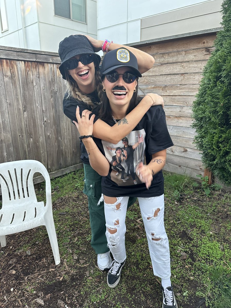 MariiaChavez's tweet photo. Your favorite duo is back baby!! Everything Always Seattle round ✌🏼
@johnsummit @domdolla @everythingalwys 

Ft. Last year’s iconic look 😜 https://t.co/jFJXkrruZ9